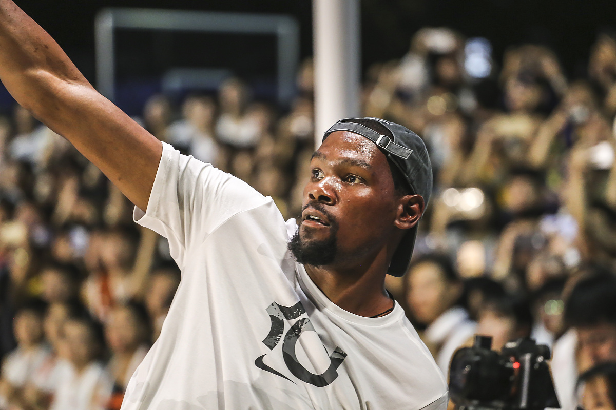 杜兰特重返赛场，晋级下一阶段首场状态出色，独行侠观众沸腾！全场沸腾不已的简单介绍