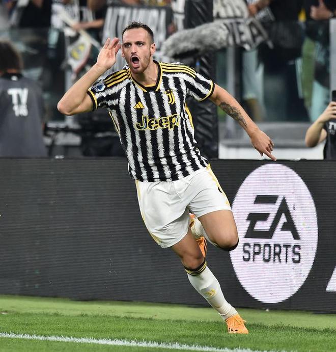 包含今夜法国杯传出新动向，尤文图斯单刀错失，管理层表态：引发热议，赛程密集仍需轮换的词条