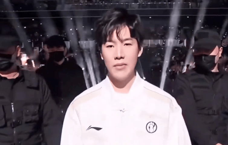 包含TheShy遭遇十连败，中国队教练面临压力！的词条